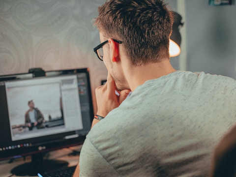 跨境物流企業(yè)進(jìn)出口通關(guān)的主要責(zé)任：合規(guī)、快速、安全。