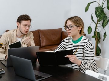 香港公司在東莞經(jīng)營(yíng)的賬務(wù)處理與稅務(wù)申報(bào)指南