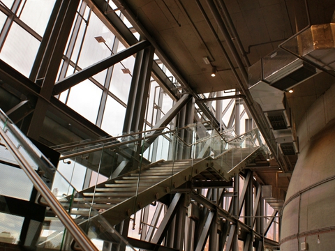 恒生銀行與匯豐銀行關(guān)系怎么樣？哪個(gè)比較好？