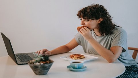 跨境電商進口業(yè)務(wù)如何選擇合適的物流模式：三步走策略